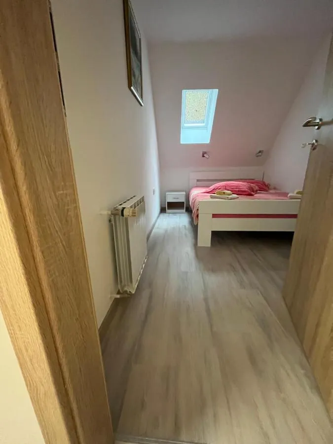 Druga spalnica s strešnim oknom